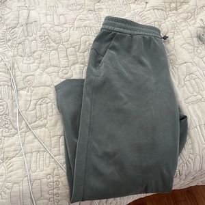 Lululemon Softstreme High rise Split Hem Crop smoked spruce